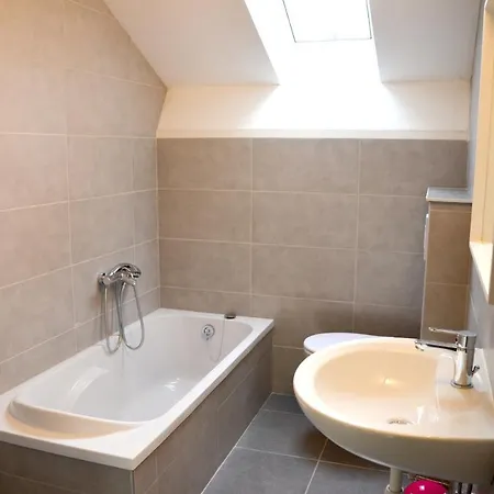 House With 5 Bedrooms In With Wonderful City View And Furnished Garden *