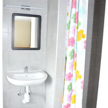 House With 5 Bedrooms In With Wonderful City View And Furnished Garden Holiday home *